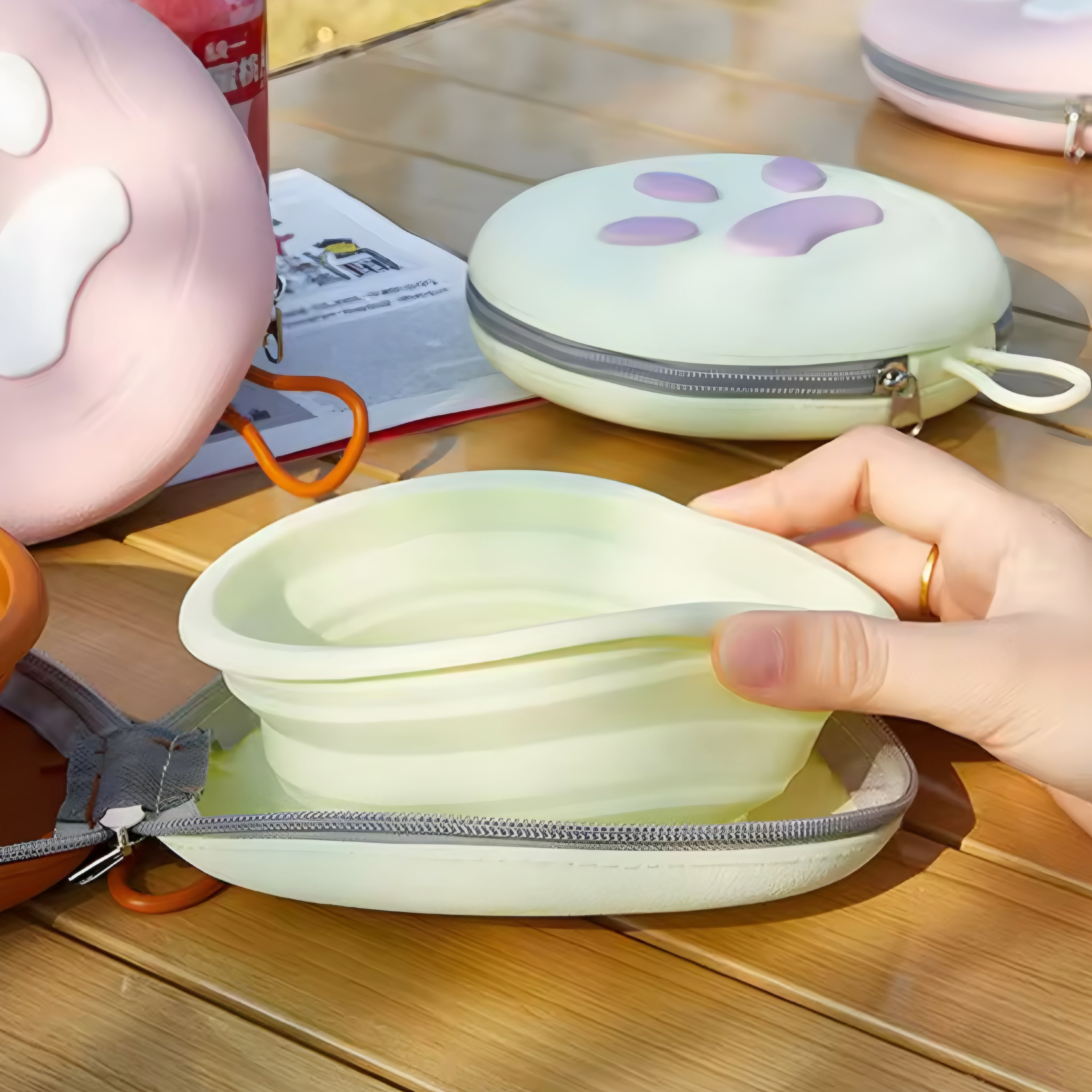 Plato de Silicona Plegable 2 en 1 para Perros – Práctico y Portátil